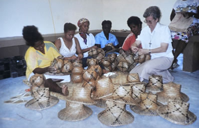 Exposición de las misioneras combonianas en Totana, del 13 al 19 de Octubre y venta de artesania